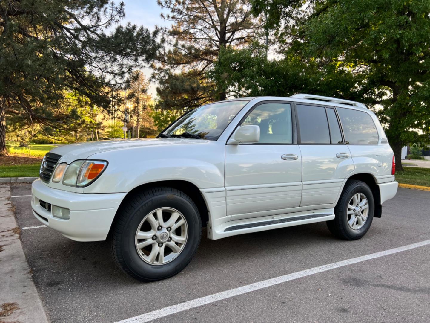 2005 White /Tan Lexus LX 470 , located at 2510 47th St. Suite 200, Boulder, CO, 80301, (303) 641-0333, 40.026196, -105.243217 - Coming soon. - Photo#0